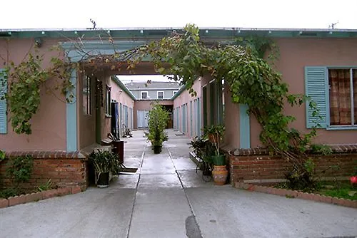 Pavilions Motel
