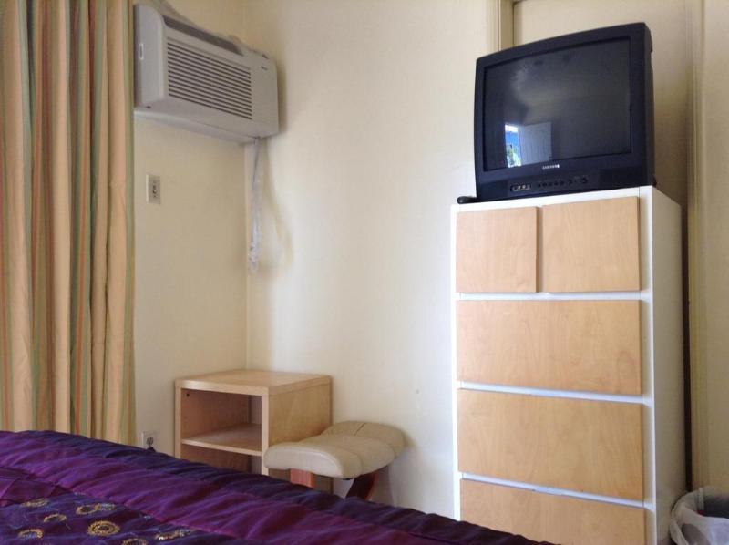 Hotel Pavilions 3*